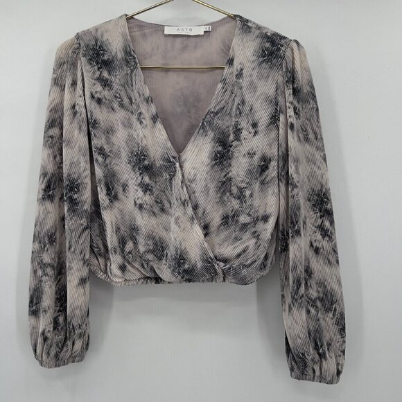 ASTR The Label Women's Pleated SurpliceTie Dye Long Sleeve Cropped Top/Blouse.XS - Picture 1 of 8